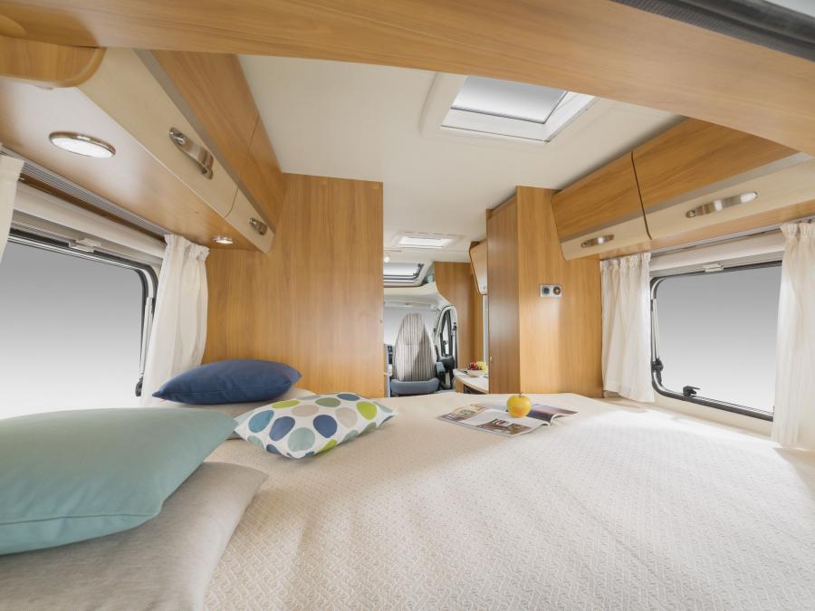 Интерьер Hymer Compact 404 2013 года  (фото 2 из 4)